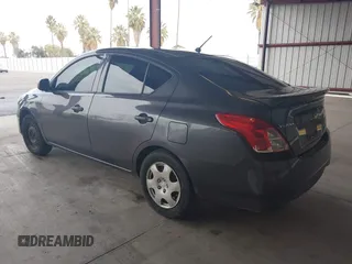 2015 Nissan Versa S Plus z VIN 3N1CN7AP5FL831205, wystawiony jako IAAI lot #41062708 z przebiegiem 186 397 mil mil oraz . Historia ofert i sprzedaży dostępna na DreamBid. Obrazek 3.