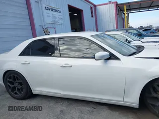 2014 Chrysler 300 S z VIN 2C3CCABG5EH344712, wystawiony jako IAAI lot #41594011 z przebiegiem 173 310 mil mil oraz . Historia ofert i sprzedaży dostępna na DreamBid. Obrazek 13.