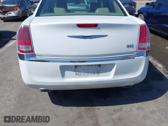 2014 Chrysler 300 z VIN 2C3CCAAG9EH301766, wystawiony jako IAAI lot #41811380 z przebiegiem 111 580 mil mil oraz . Historia ofert i sprzedaży dostępna na DreamBid. Obrazek 16.