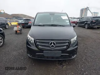 2017 Mercedes-Benz Metris Passenger z VIN WD4PG2EE0H3306061, wystawiony jako IAAI lot #40708071 z przebiegiem 130 873 mil mil oraz . Historia ofert i sprzedaży dostępna na DreamBid. Obrazek 12.