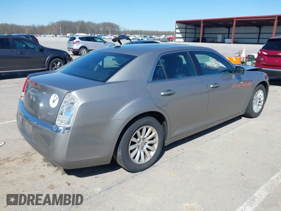 2014 Chrysler 300 z VIN 2C3CCAAGXEH335800, wystawiony jako IAAI lot #41984427 z przebiegiem 247 358 mil mil oraz . Historia ofert i sprzedaży dostępna na DreamBid. Obrazek 4.