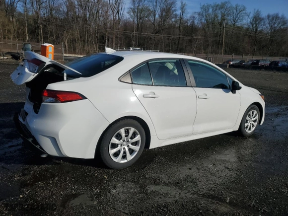 2024 Toyota Corolla LE with VIN 5YFB4MDE4RP158340, listed as a Copart auction lot 51057535 with 20,464 mi miles and Salvage Title. Bid and sale history available at carsss.com. Image 3.