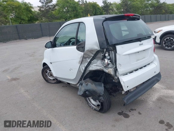 2013 Smart fortwo Pure with VIN WMEEJ3BA5DK625404, listed as a IAAI auction lot 42368884 with Not provided miles and . Bid and sale history available at DreamBid. Image 3.