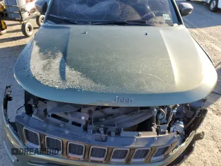 2021 Jeep Compass 80th Anniversary z VIN 3C4NJDEB6MT554656, wystawiony jako Copart lot #79352014 z przebiegiem 84 561 mil mil oraz Szkoda całkowita • Salvage title. Historia ofert i sprzedaży dostępna na DreamBid. Obrazek 12.