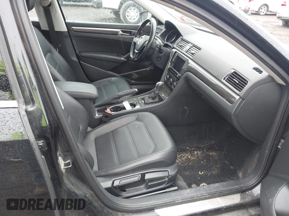 2017 Volkswagen Passat SE z VIN 1VWGT7A30HC031442, wystawiony jako IAAI lot #42008142 z przebiegiem 171 069 mil mil oraz . Historia ofert i sprzedaży dostępna na DreamBid. Obrazek 5.