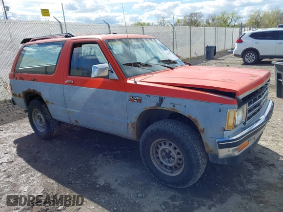 1984 Chevrolet Blazer z VIN 1G8CT18B1E8203630, wystawiony jako IAAI lot #42143372 z przebiegiem 15 mil mil oraz . Historia ofert i sprzedaży dostępna na DreamBid. Obrazek 1.