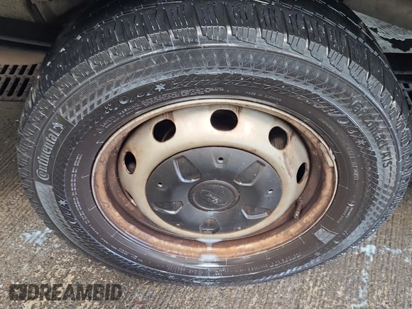 2020 Ford Transit Cargo z VIN 1FTBR1XG3LKB79165, wystawiony jako IAAI lot #42763042 z przebiegiem 140 992 mil mil oraz . Historia ofert i sprzedaży dostępna na DreamBid. Obrazek 16.