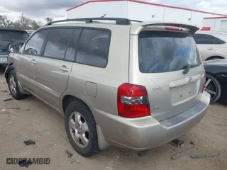 2006 Toyota Highlander w/3rd Row with VIN JTEEP21A960163299, listed as a IAAI auction lot 41179758 with 205,521 mi miles. Bid and sale history available at carsss.com. Image 3.