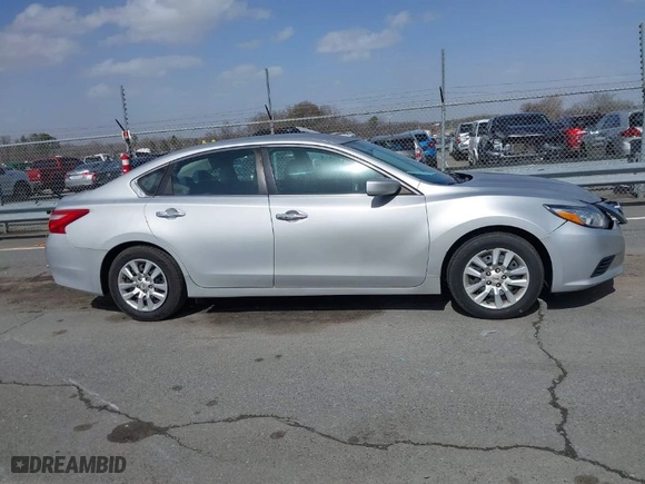 2016 Nissan Altima 2.5 SR with VIN 1N4AL3AP4GC238182, listed as a IAAI auction lot 41732285 with 129,278 mi miles. Bid and sale history available at carsss.com. Image 13.