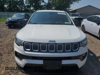 2022 Jeep Compass Latitude z VIN 3C4NJDBB7NT124382, wystawiony jako Copart lot #65059445 z przebiegiem 26 398 mil mil oraz Szkoda całkowita • Salvage title. Historia ofert i sprzedaży dostępna na DreamBid. Obrazek 5.