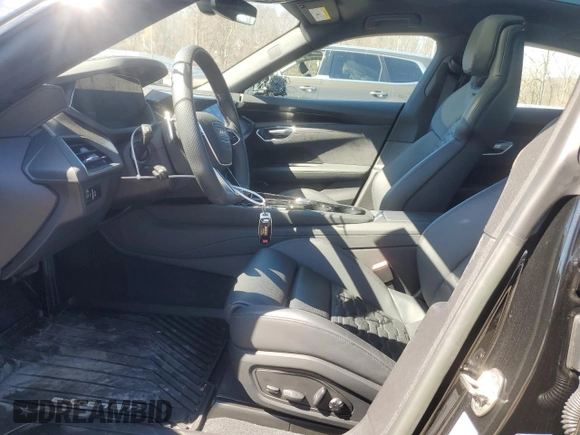 2023 Audi e-tron GT Premium Plus z VIN WAUCJBFW9P7000711, wystawiony jako Copart lot #47349234 z przebiegiem 4714 mil mil oraz . Historia ofert i sprzedaży dostępna na DreamBid. Obrazek 7.