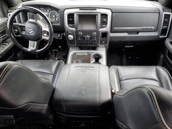 2016 Ram 1500 Limited z VIN 1C6RR7PM9GS207586, wystawiony jako Copart lot #73541024 z przebiegiem 229 032 mil mil oraz Czysty tytuł • Clean title. Historia ofert i sprzedaży dostępna na DreamBid. Obrazek 8.