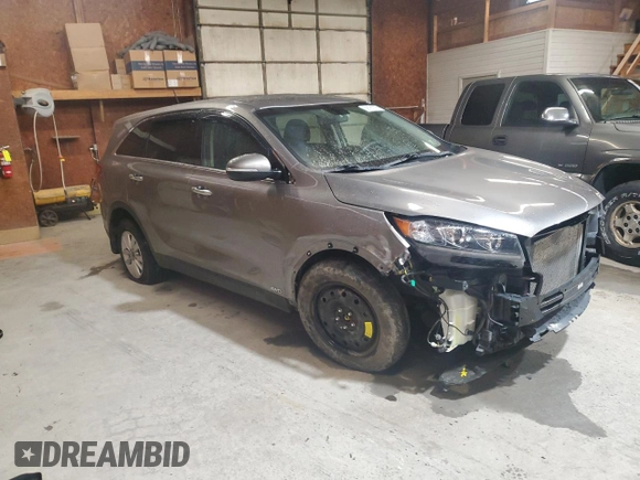 2019 Kia Sorento LX z VIN 5XYPGDA58KG487702, wystawiony jako Copart lot #58161275 z przebiegiem 91 928 mil mil oraz Szkoda całkowita • Salvage title. Historia ofert i sprzedaży dostępna na DreamBid. Obrazek 4.