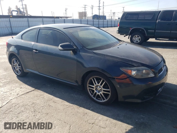2006 Scion tC z VIN JTKDE177760134694, wystawiony jako Copart lot #43653465 z przebiegiem 245 961 mil mil oraz Szkoda całkowita • Salvage title. Historia ofert i sprzedaży dostępna na DreamBid. Obrazek 4.