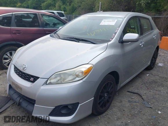 2009 Toyota Matrix S z VIN 2T1KE40E89C020335, wystawiony jako IAAI lot #42399155 z przebiegiem 71 085 mil mil oraz . Historia ofert i sprzedaży dostępna na DreamBid. Obrazek 2.