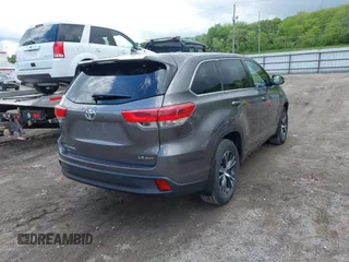 2017 Toyota Highlander LE with VIN 5TDBZRFH0HS484454, listed as a IAAI auction lot 42338740 with 58,047 mi miles and . Bid and sale history available at DreamBid. Image 4.