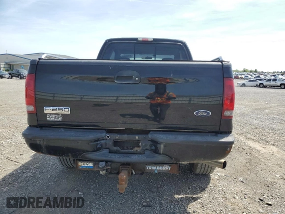 2006 Ford F-250 XL z VIN 1FTSX21596EC30884, wystawiony jako Copart lot #53560955 z przebiegiem 117 331 mil mil oraz Szkoda całkowita • Salvage title. Historia ofert i sprzedaży dostępna na DreamBid. Obrazek 6.