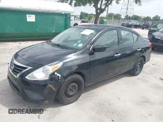 2017 Nissan Versa SV z VIN 3N1CN7APXHL834815, wystawiony jako IAAI lot #42432514 z przebiegiem 115 981 mil mil oraz . Historia ofert i sprzedaży dostępna na DreamBid. Obrazek 2.