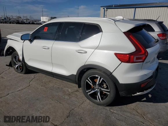 2023 Volvo XC40 Plus Bright Theme with VIN YV4L12UE0P2042286, listed as a Copart auction lot 83901364 with 42,235 mi miles and Clean Title. Bid and sale history available at carsss.com. Image 2.