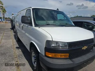 2021 Chevrolet Express Cargo z VIN 1GCWGAFP2M1166293, wystawiony jako IAAI lot #42621193 z przebiegiem 116 410 mil mil oraz . Historia ofert i sprzedaży dostępna na DreamBid. Obrazek 1.