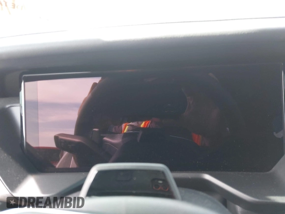2025 GMC Acadia FWD Denali z VIN 1GKENLRS3SJ214267, wystawiony jako IAAI lot #42290521 z przebiegiem Nie podano mil oraz . Historia ofert i sprzedaży dostępna na DreamBid. Obrazek 16.