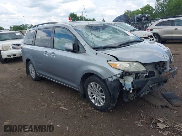 2011 Toyota Sienna XLE AAS z VIN 5TDYK3DC7BS067407, wystawiony jako IAAI lot #42312520 z przebiegiem 175 945 mil mil oraz . Historia ofert i sprzedaży dostępna na DreamBid. Obrazek 1.