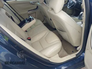 2013 Volvo S60 T5 Premier z VIN YV1612FS3D2190263, wystawiony jako IAAI lot #42227011 z przebiegiem 158 369 mil mil oraz . Historia ofert i sprzedaży dostępna na DreamBid. Obrazek 8.