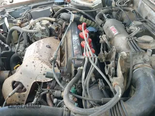 1990 Toyota Camry z VIN JT2SV21WXL0343081, wystawiony jako IAAI lot #42665207 z przebiegiem 212 900 mil mil oraz . Historia ofert i sprzedaży dostępna na DreamBid. Obrazek 21.