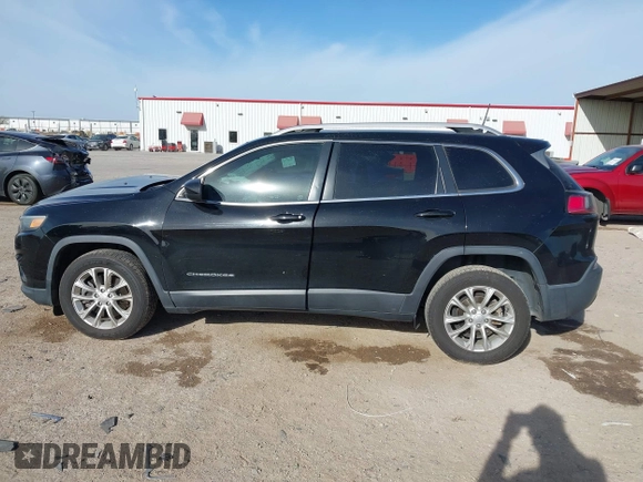 2019 Jeep Cherokee Latitude with VIN 1C4PJLCB7KD331955, listed as a IAAI auction lot 41813248 with 96,212 mi miles. Bid and sale history available at carsss.com. Image 14.