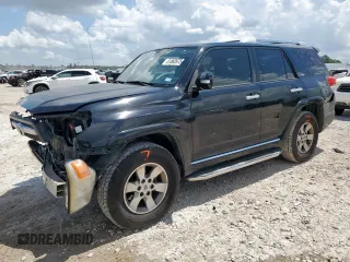 2013 Toyota 4Runner SR5 z VIN JTEZU5JR6D5054803, wystawiony jako Copart lot #61860975 z przebiegiem 301 828 mil mil oraz Szkoda całkowita • Salvage title. Historia ofert i sprzedaży dostępna na DreamBid. Obrazek 1.