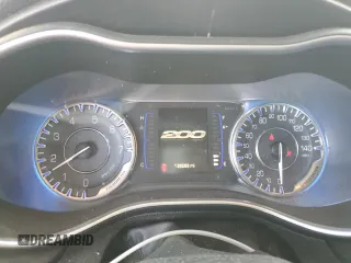 2015 Chrysler 200 Limited z VIN 1C3CCCAB4FN680586, wystawiony jako Copart lot #55215785 z przebiegiem 126 282 mil mil oraz Szkoda całkowita • Salvage title. Historia ofert i sprzedaży dostępna na DreamBid. Obrazek 9.
