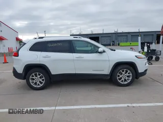 2017 Jeep Cherokee Latitude z VIN 1C4PJMCS0HW547004, wystawiony jako IAAI lot #42286345 z przebiegiem 153 186 mil mil oraz . Historia ofert i sprzedaży dostępna na DreamBid. Obrazek 13.