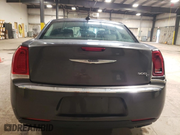 2016 Chrysler 300 C z VIN 2C3CCAEGXGH358121, wystawiony jako Copart lot #60078274 z przebiegiem 168 651 mil mil oraz Czysty tytuł • Clean title. Historia ofert i sprzedaży dostępna na DreamBid. Obrazek 6.