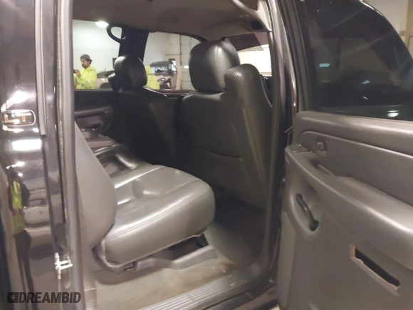 2006 Chevrolet Silverado 1500 LT1 with VIN 2GCEC13T461190598, listed as a IAAI auction lot 41521172 with 223,110 mi miles. Bid and sale history available at carsss.com. Image 8.