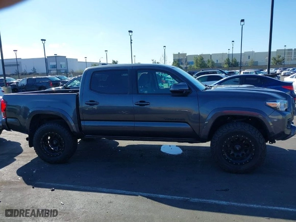 2018 Toyota Tacoma SR5 with VIN 3TMAZ5CN0JM077058, listed as a IAAI auction lot 41685472 with NaN miles. Bid and sale history available at carsss.com. Image 14.