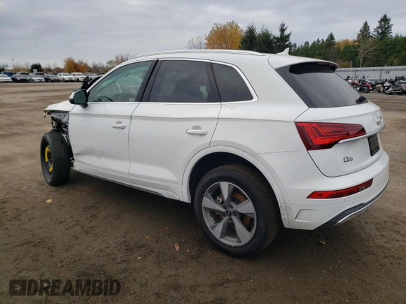 2024 Audi Q5 Komfort with VIN WA1AAAFY3R2124179, listed as a Copart auction lot 72621264 with 1,372 mi miles and Salvage Title. Bid and sale history available at carsss.com. Image 2.