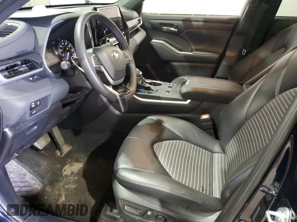 2024 Toyota Highlander LE z VIN 5TDKDRAH1RS537296, wystawiony jako Copart lot #57558595 z przebiegiem 34 682 mil mil oraz Czysty tytuł • Clean title. Historia ofert i sprzedaży dostępna na DreamBid. Obrazek 7.