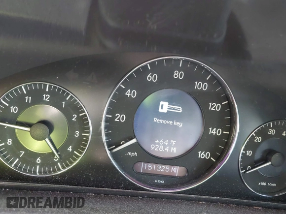 2005 Mercedes-Benz CLK 320 z VIN WDBTK65J85F150968, wystawiony jako IAAI lot #42390264 z przebiegiem 151 325 mil mil oraz . Historia ofert i sprzedaży dostępna na DreamBid. Obrazek 7.