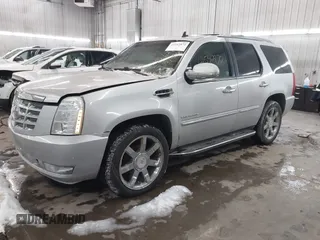 2010 Cadillac Escalade Luxury z VIN 1GYUKBEF1AR155880, wystawiony jako IAAI lot #41542872 z przebiegiem Nie podano mil oraz . Historia ofert i sprzedaży dostępna na DreamBid. Obrazek 2.