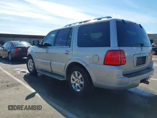 2006 Lincoln Navigator Luxury with VIN 5LMFU28516LJ13630, listed as a IAAI auction lot 42003960 with 139,505 mi miles. Bid and sale history available at carsss.com. Image 3.