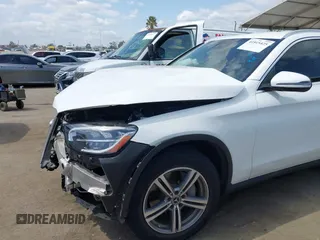 2022 Mercedes-Benz GLC with VIN W1N0G8DB0NV344579, listed as a IAAI auction lot 41915425 with 30,483 mi miles. Bid and sale history available at carsss.com. Image 6.
