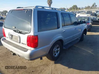 2000 Lincoln Navigator z VIN 5LMEU27A2YLJ32507, wystawiony jako IAAI lot #40752754 z przebiegiem Nie podano mil oraz . Historia ofert i sprzedaży dostępna na DreamBid. Obrazek 4.