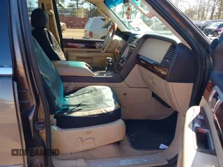 2006 Lincoln Navigator Luxury with VIN 5LMFU27596LJ14686, listed as a IAAI auction lot 41630251 with 243,245 mi miles. Bid and sale history available at carsss.com. Image 5.