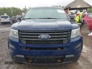 2017 Ford Police Interceptor Utility z VIN 1FM5K8AT3HGC25647, wystawiony jako IAAI lot #42223972 z przebiegiem 213 599 mil mil oraz . Historia ofert i sprzedaży dostępna na DreamBid. Obrazek 12.