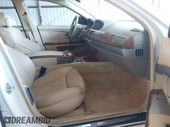 2007 BMW 7 Series 750Li z VIN WBAHN835X7DT74304, wystawiony jako IAAI lot #42594751 z przebiegiem 139 021 mil mil oraz . Historia ofert i sprzedaży dostępna na DreamBid. Obrazek 5.
