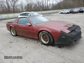 1989 Pontiac Firebird z VIN 1G2FW2181KL244335, wystawiony jako Copart lot #51469365 z przebiegiem 150 615 mil mil oraz Czysty tytuł • Clean title. Historia ofert i sprzedaży dostępna na DreamBid. Obrazek 4.