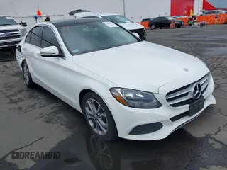 2016 Mercedes-Benz C 300 z VIN 55SWF4JB5GU158957, wystawiony jako IAAI lot #42385975 z przebiegiem 133 486 mil mil oraz . Historia ofert i sprzedaży dostępna na DreamBid. Obrazek 1.