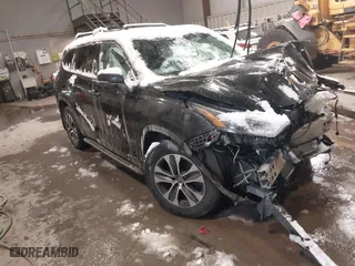 2022 Toyota Highlander Hybrid XLE with VIN 5TDGBRCH9NS541406, listed as a IAAI auction lot 41489359 with 1 mi miles. Bid and sale history available at carsss.com. Image 1.