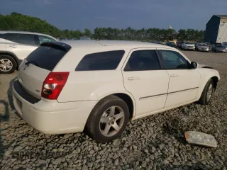 2008 Dodge Magnum SXT with VIN 2D4FV37V68H242364, listed as a Copart auction lot 67796624 with 232,497 mi miles and Salvage Title. Bid and sale history available at carsss.com. Image 3.