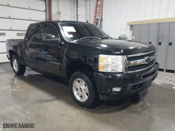 2011 Chevrolet Silverado 1500 LTZ with VIN 3GCPKTE33BG361069, listed as a IAAI auction lot 41274810 with 302,715 mi miles. Bid and sale history available at carsss.com. Image 1.